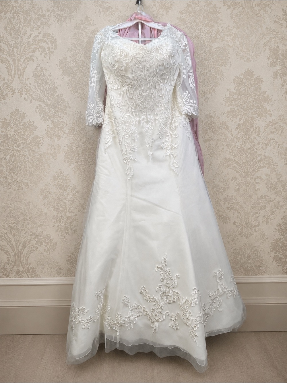 Bonny Classic A-line Silhouette Lace Wedding Gown Size 16